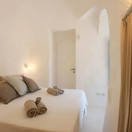 Holiday home Td Lamiamola Stylish Trulli & Lamie With Pool *