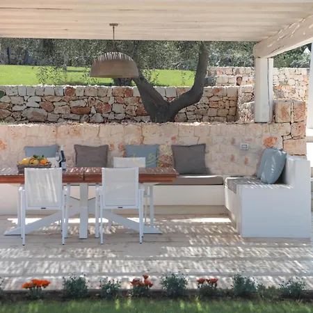Holiday home Td Lamiamola Stylish Trulli & Lamie With Pool