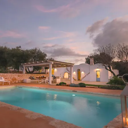 Holiday home Td Lamiamola Stylish Trulli & Lamie With Pool *