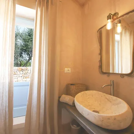 Holiday home Td Lamiamola Stylish Trulli & Lamie With Pool Ostuni